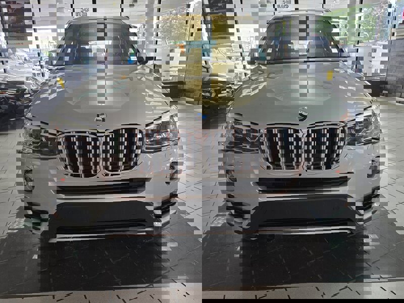 Used 2017 BMW X3 xDrive28i image 3