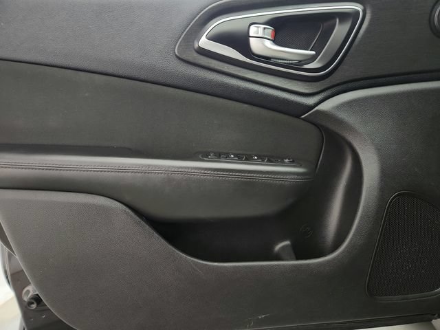Used 2016 Chrysler 200 Limited w/ Anniversary Edition FWD image 20