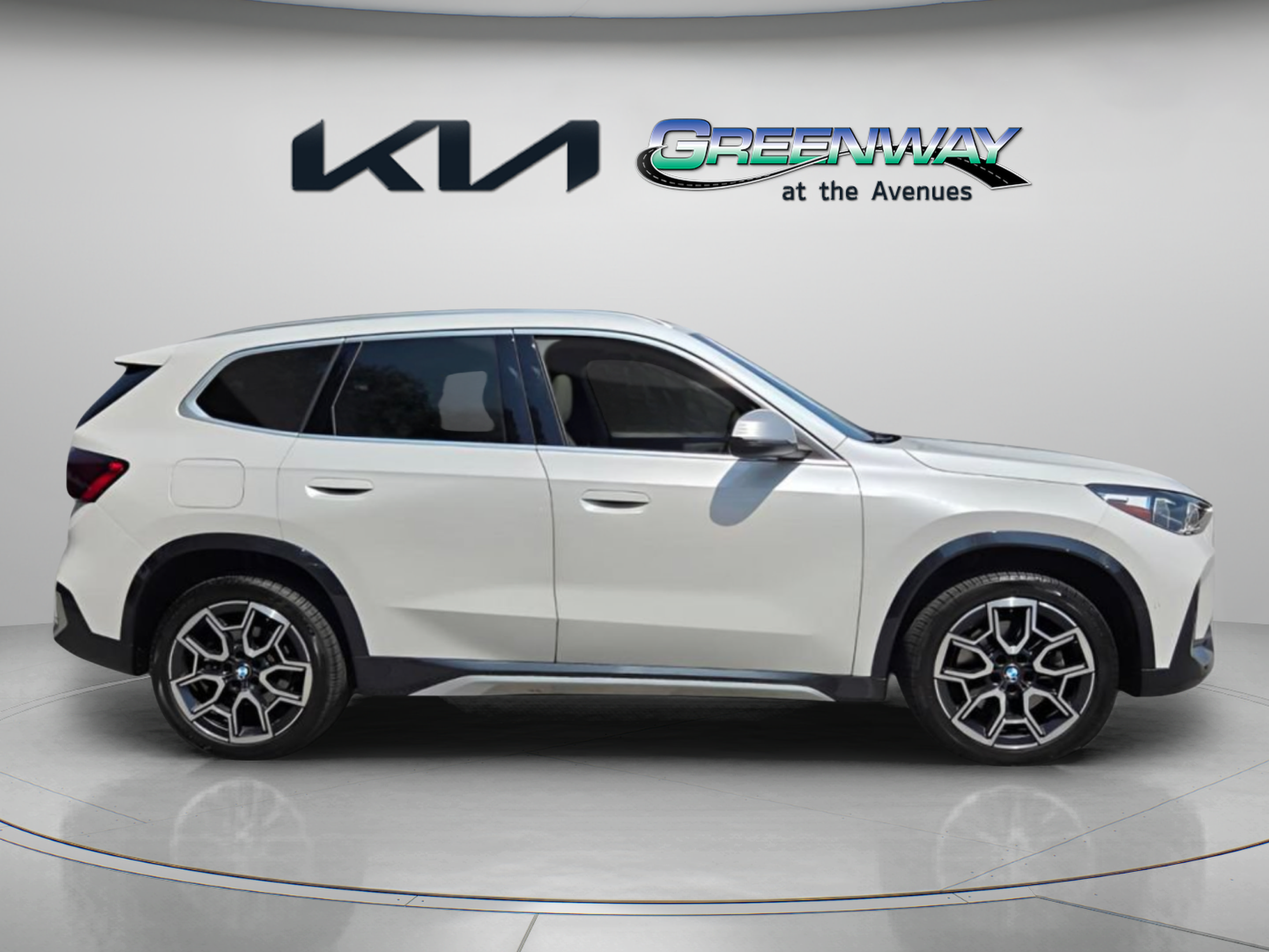 Used 2023 BMW X1 xDrive28i w/ Convenience Package AWD/4WD image 8