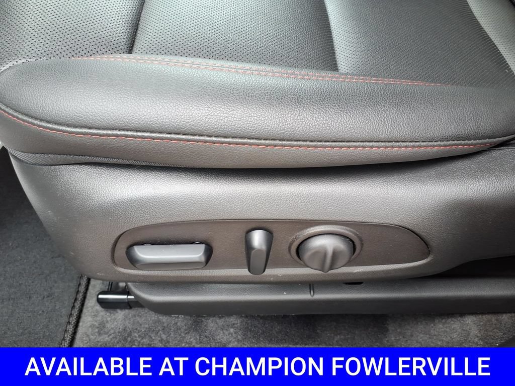 Used 2025 Chevrolet Trax RS w/ Sunroof Package FWD image 16