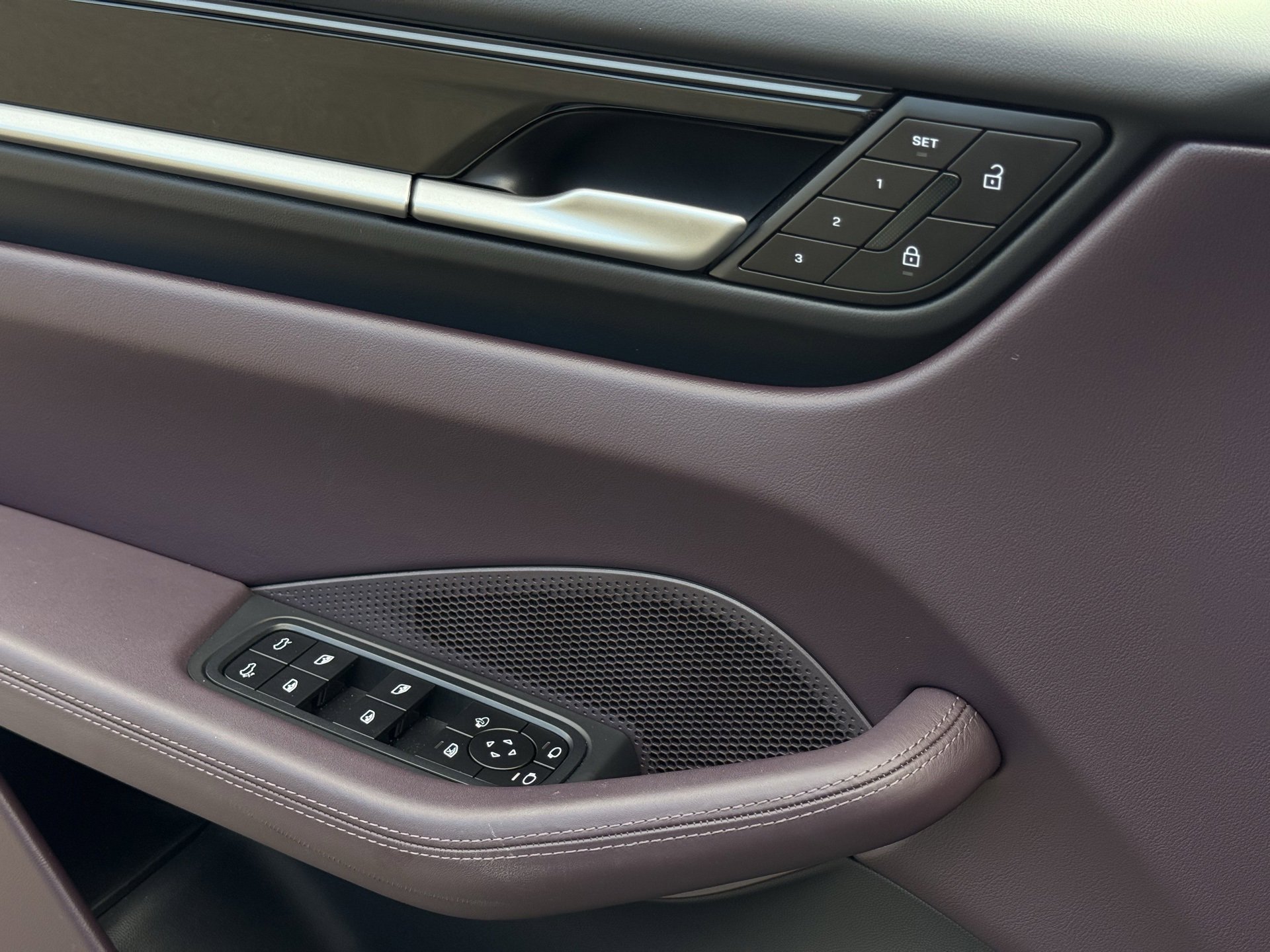 Used 2025 Porsche Macan Electric image 25
