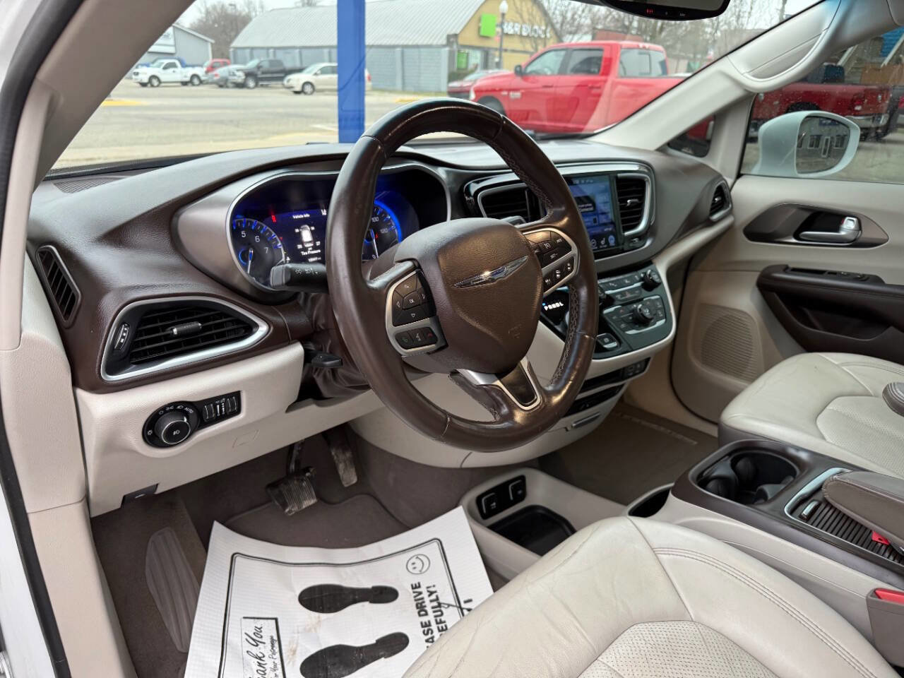Used 2017 Chrysler Pacifica Touring-L Plus w/ Advanced Safetytec Group FWD image 11