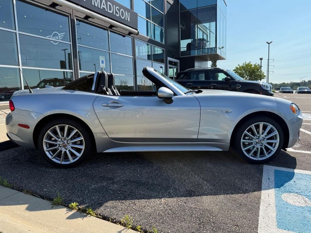 Used 2020 FIAT 124 Spider Lusso w/ Convenience Group RWD image 2