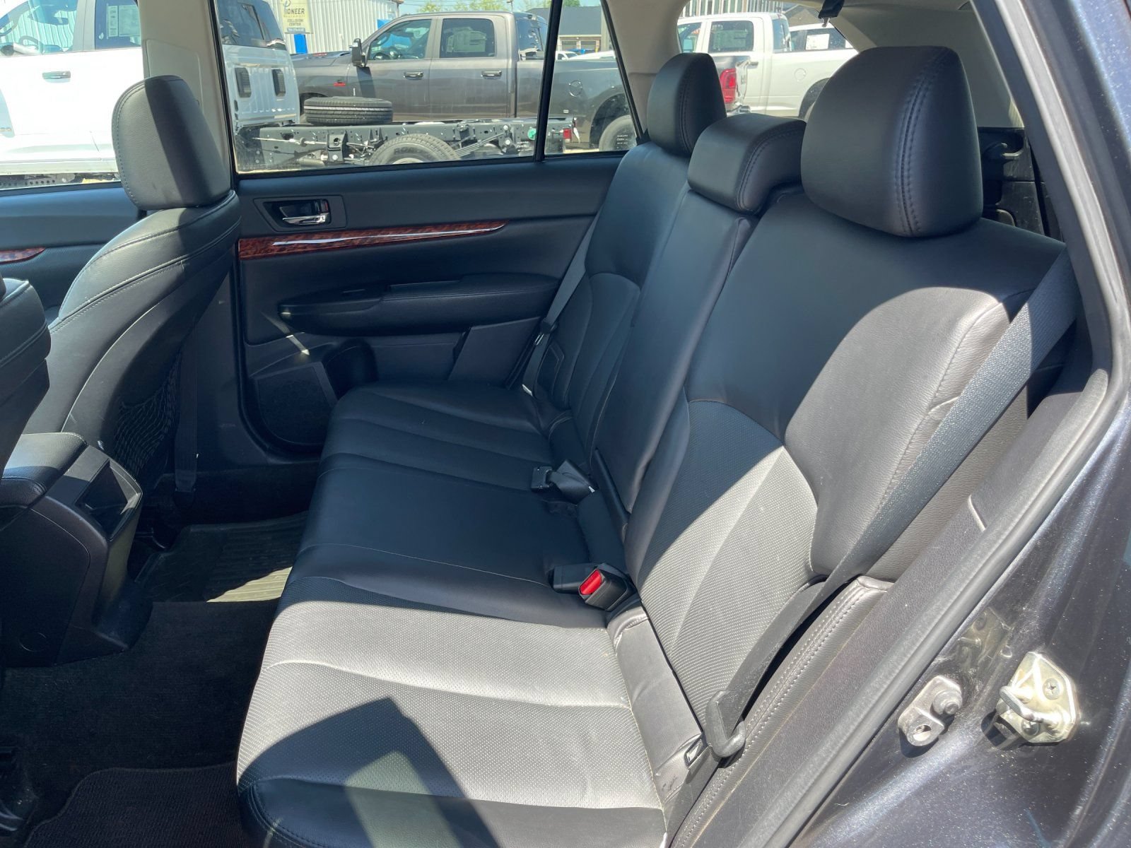 Used 2011 Subaru Outback 2.5i Limited w/ PWR Moonroof Pkg AWD/4WD image 13