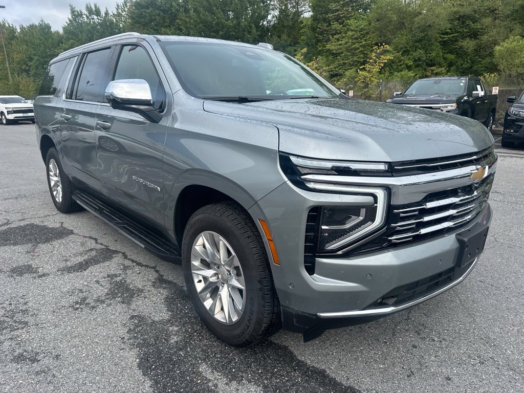 Used 2025 Chevrolet Suburban Premier AWD/4WD image 3
