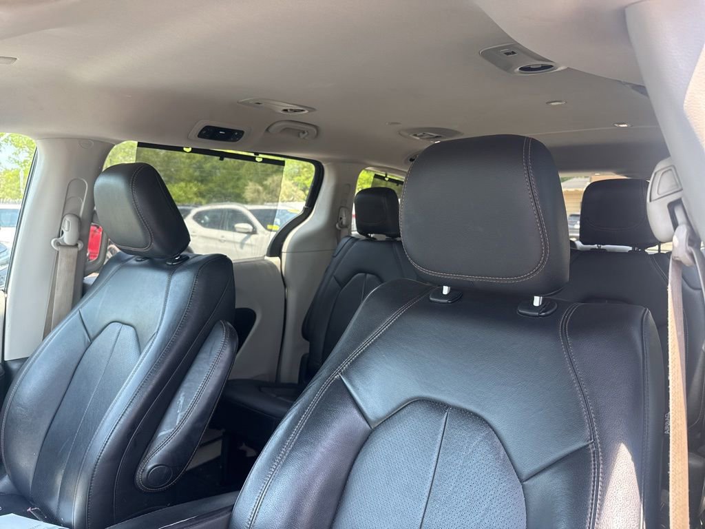 Used 2018 Chrysler Pacifica Touring-L FWD image 15