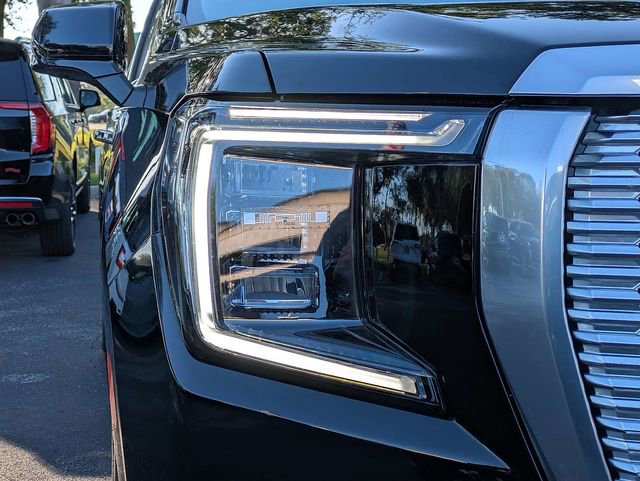 Used 2023 GMC Yukon XL Denali w/ Advanced Technology Package AWD/4WD image 9