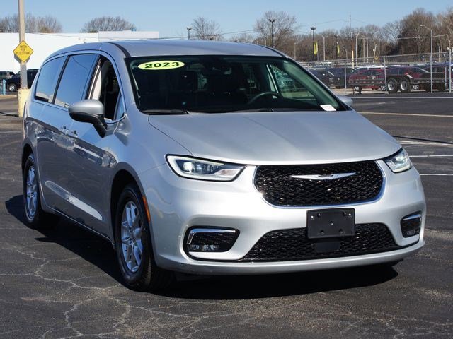 Used 2023 Chrysler Pacifica Touring-L image 22