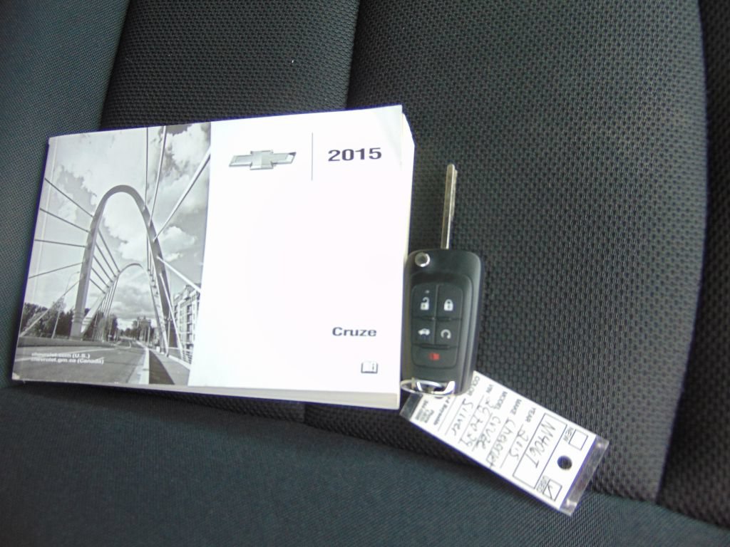 Used 2015 Chevrolet Cruze LT FWD image 10