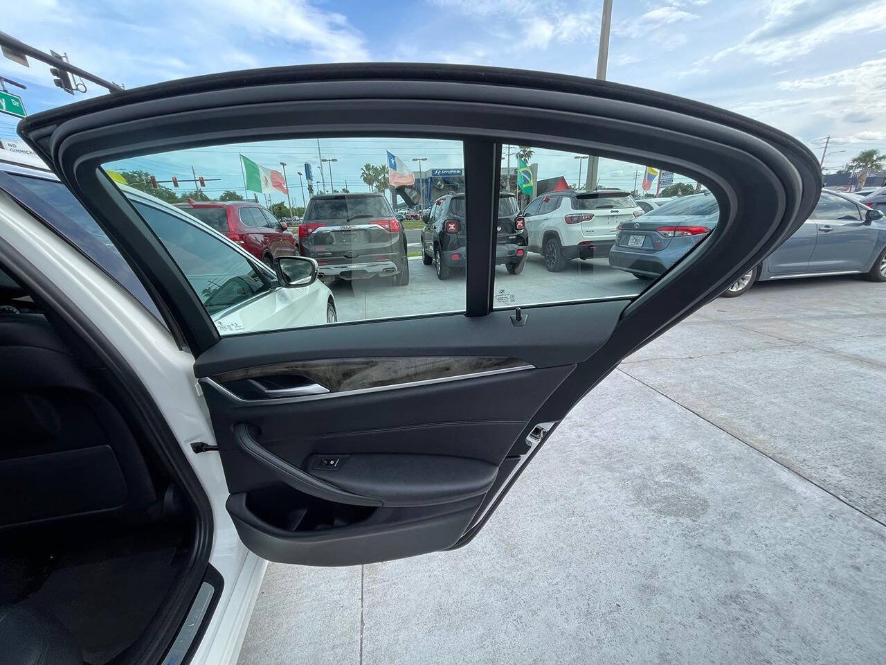 Used 2018 BMW 530e RWD image 17