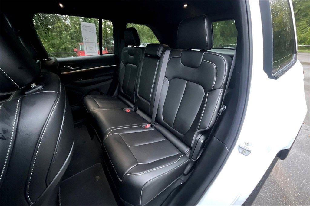 New 2025 Jeep Grand Cherokee Limited image 10