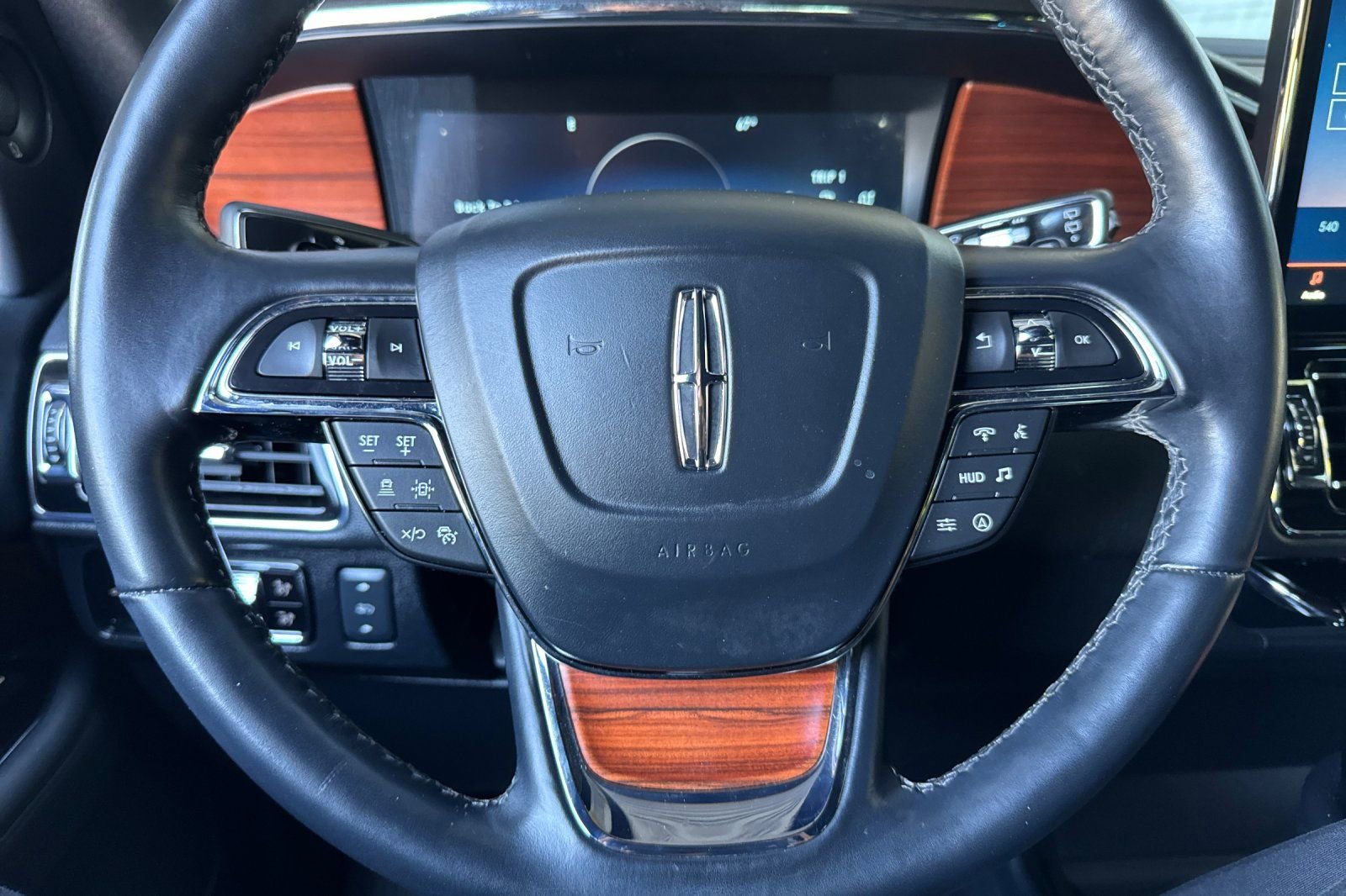 Used 2023 Lincoln Navigator L Reserve w/ Monochromatic Package image 23