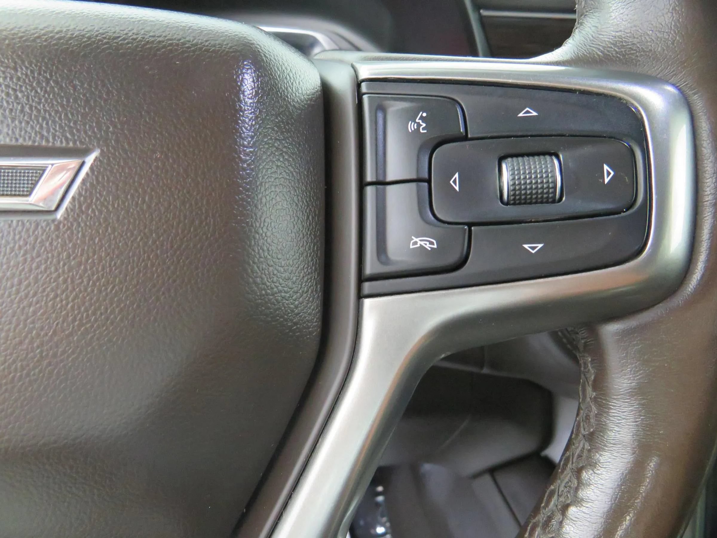 Used 2021 Chevrolet Tahoe Z71 w/ Z71 Off-Road Package AWD/4WD image 18
