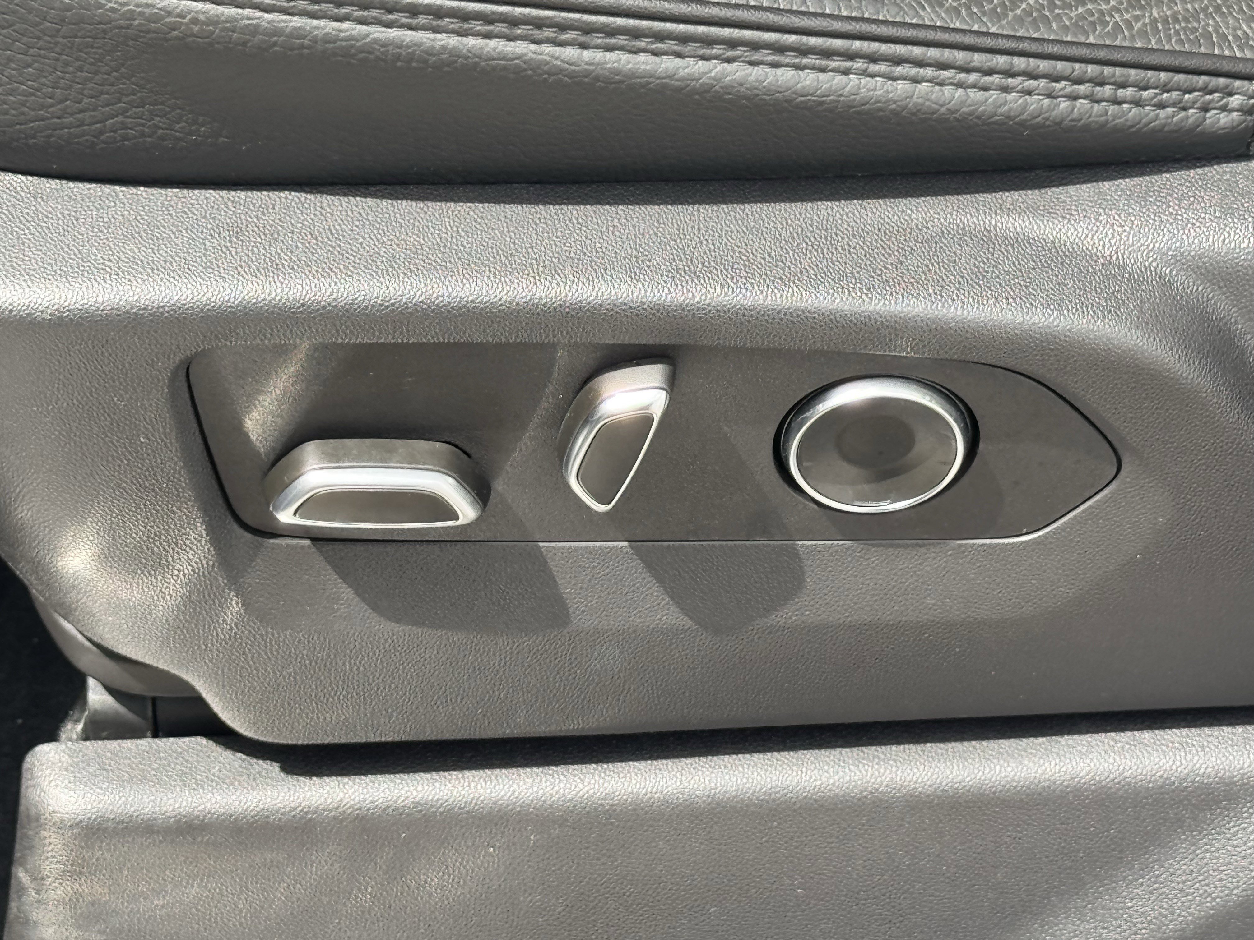 Used 2025 GMC Sierra 3500 Denali image 30