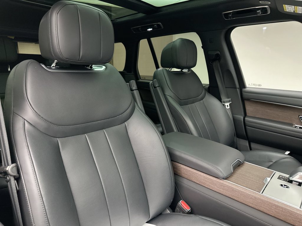 Certified 2025 Land Rover Range Rover SE AWD/4WD image 18