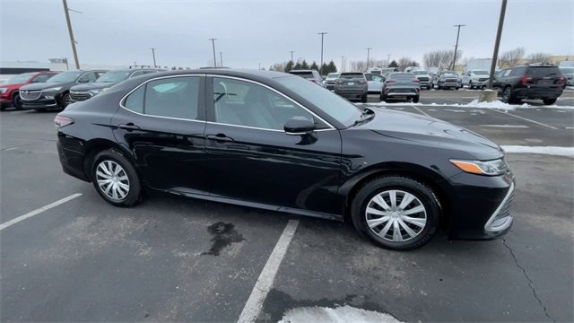 Used 2023 Toyota Camry LE image 3