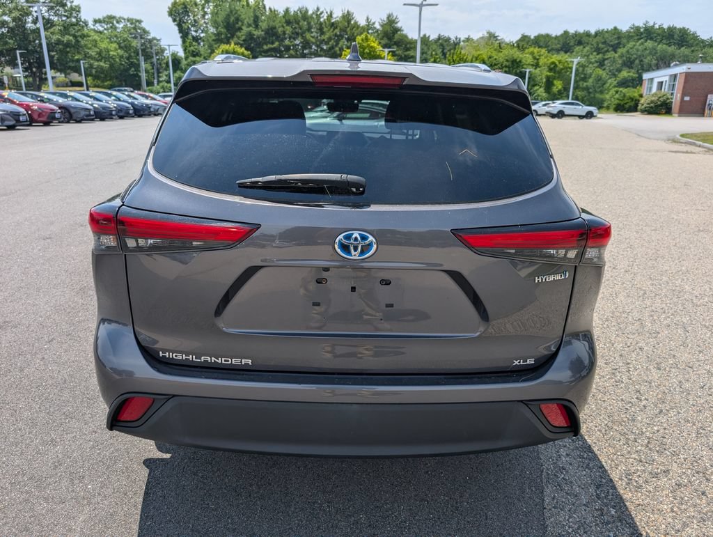 Used 2021 Toyota Highlander XLE AWD/4WD image 4