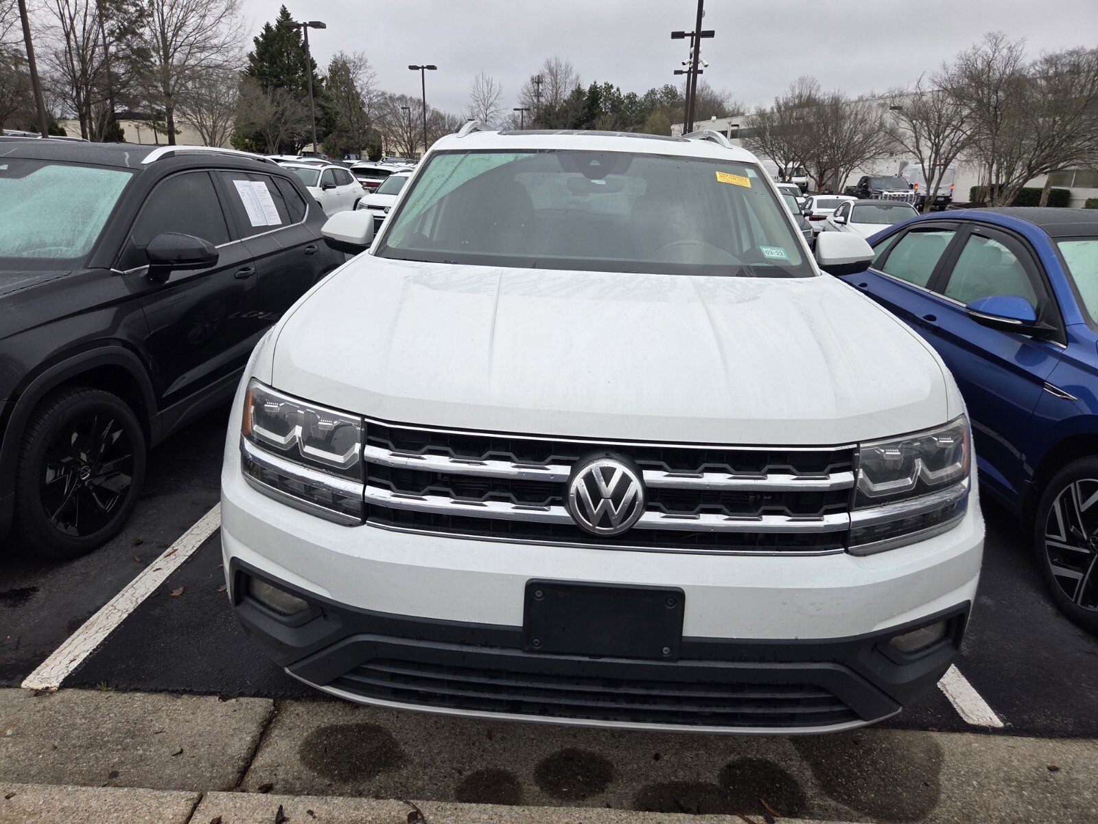Used 2019 Volkswagen Atlas SE w/ Panoramic Sunroof Package image 2