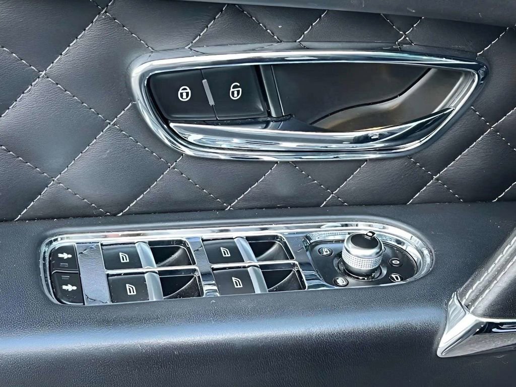 Used 2017 Bentley Bentayga image 22
