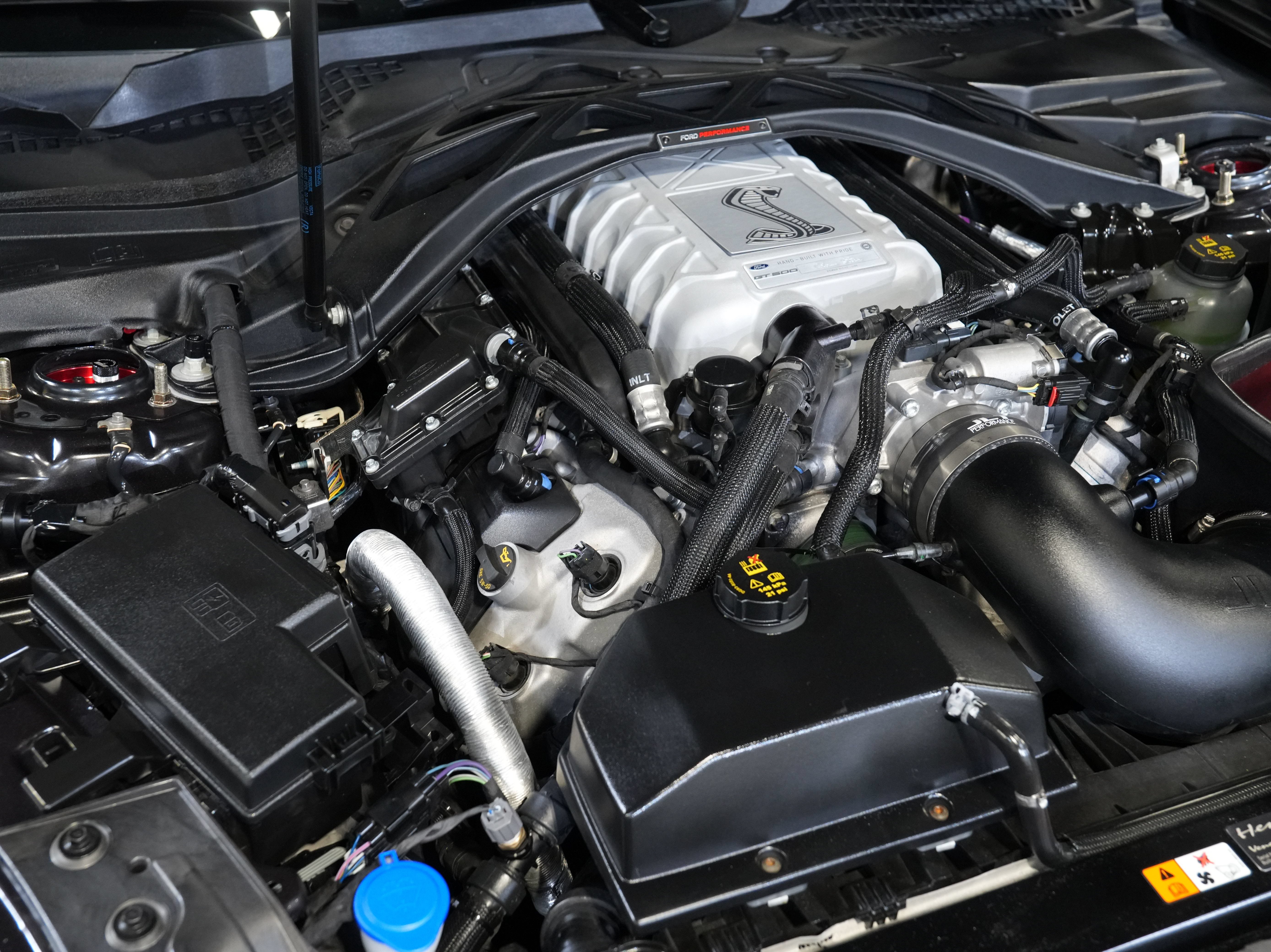 Used 2022 Ford Mustang Shelby GT500 w/ Carbon Fiber Track Pack RWD image 48