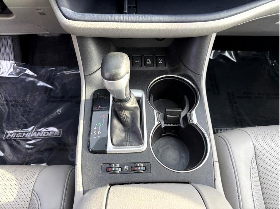 Used 2014 Toyota Highlander Limited image 22