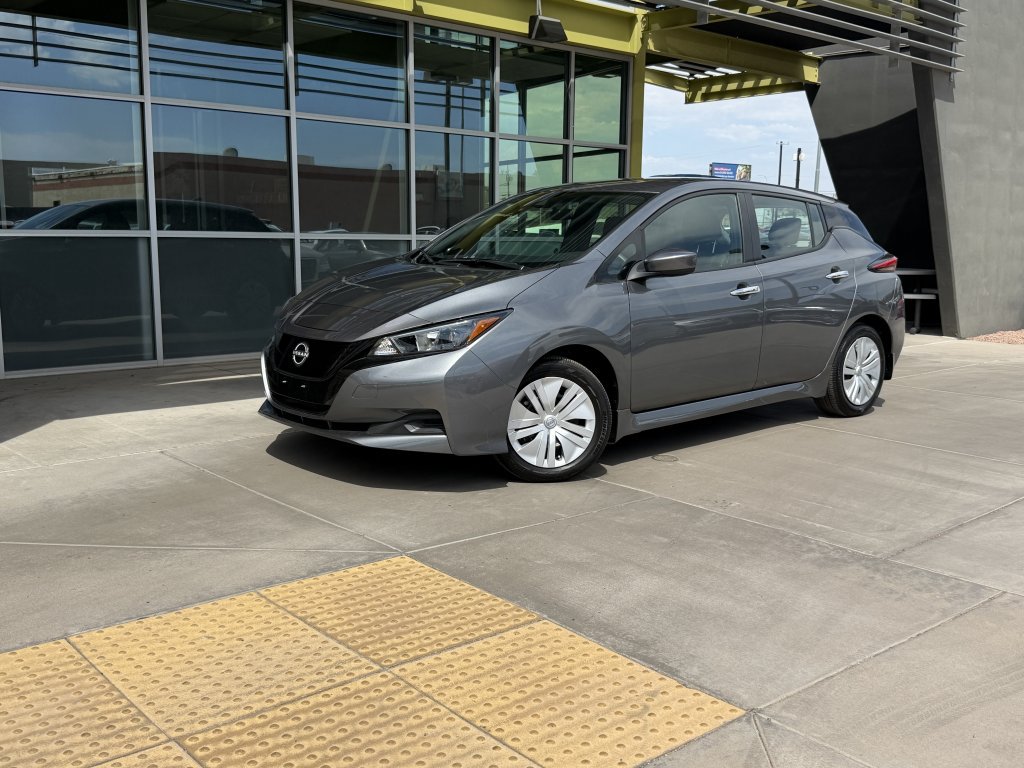 Used 2025 Nissan Leaf S FWD image 1