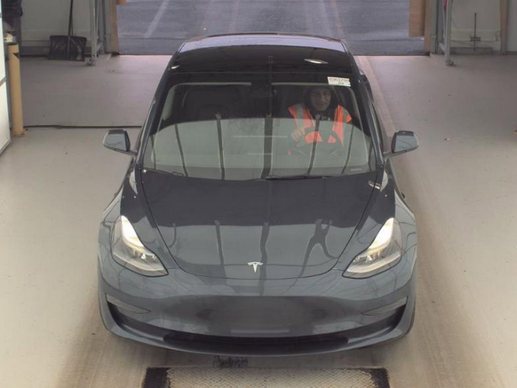 Used 2022 Tesla Model 3 Performance image 2