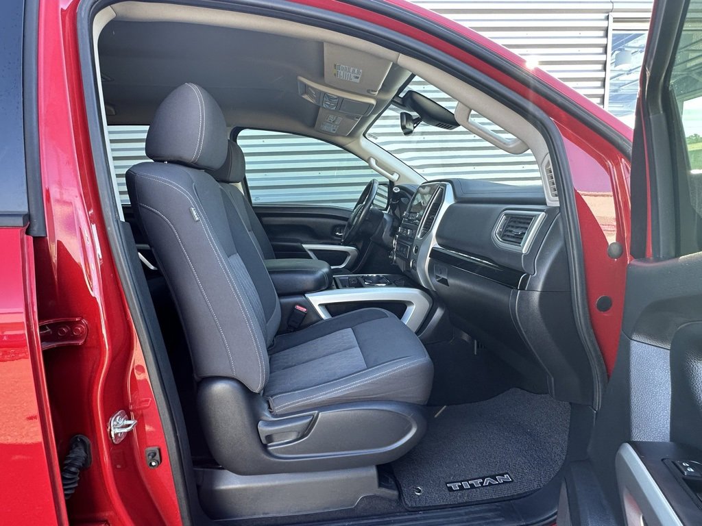 Used 2021 Nissan Titan SV w/ SV Convenience Package image 23