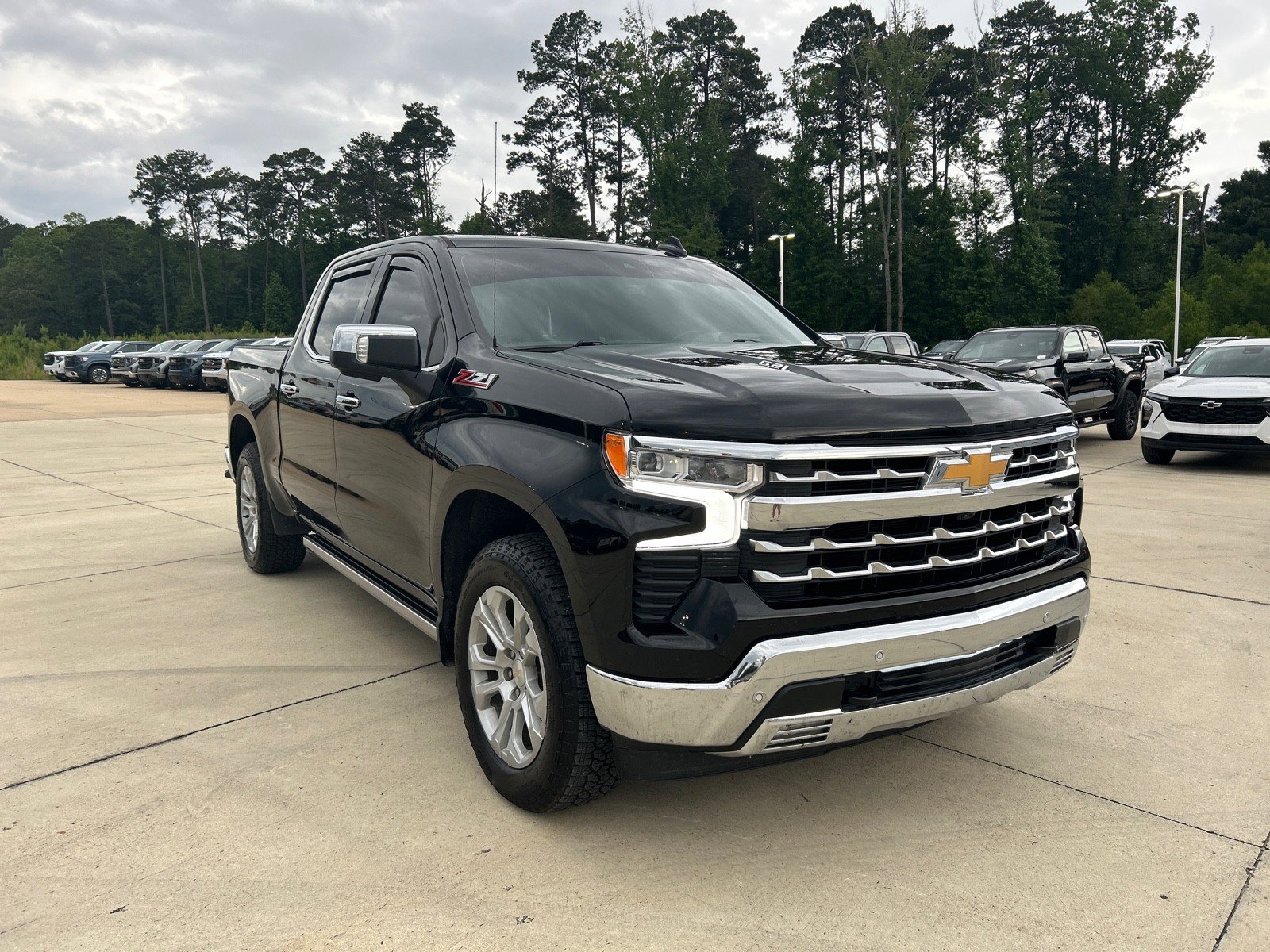 Used 2024 Chevrolet Silverado 1500 LTZ w/ Technology Package AWD/4WD image 2