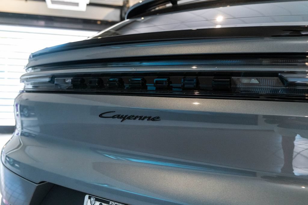 New 2026 Porsche Cayenne Coupe AWD/4WD image 15