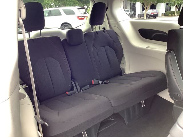 Used 2017 Chrysler Pacifica LX w/ Tire & Wheel Group FWD image 34