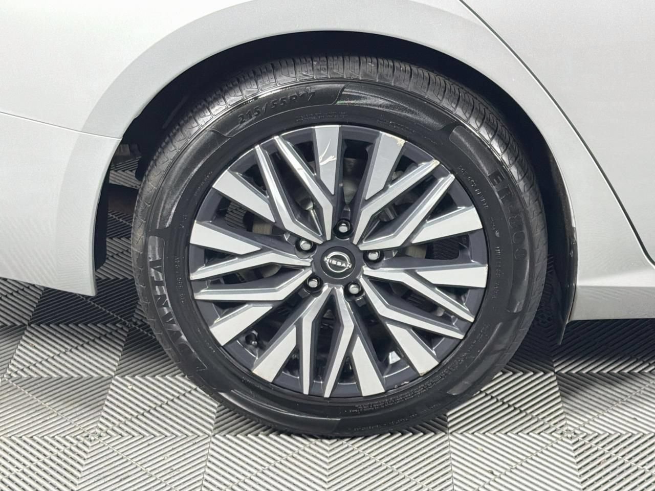 Used 2024 Nissan Altima 2.5 SV FWD image 28