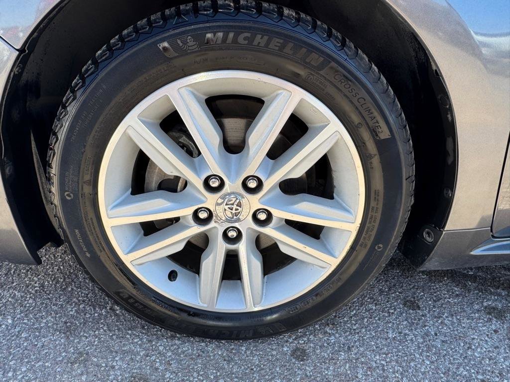 Used 2015 Toyota Avalon XLE FWD image 21