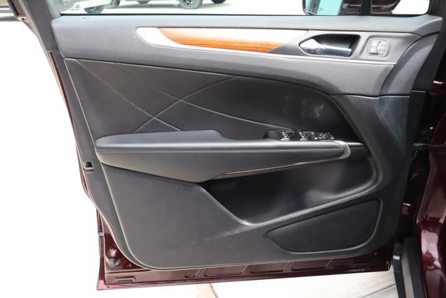 Used 2019 Lincoln MKC Select w/ Select Plus Package AWD/4WD image 27