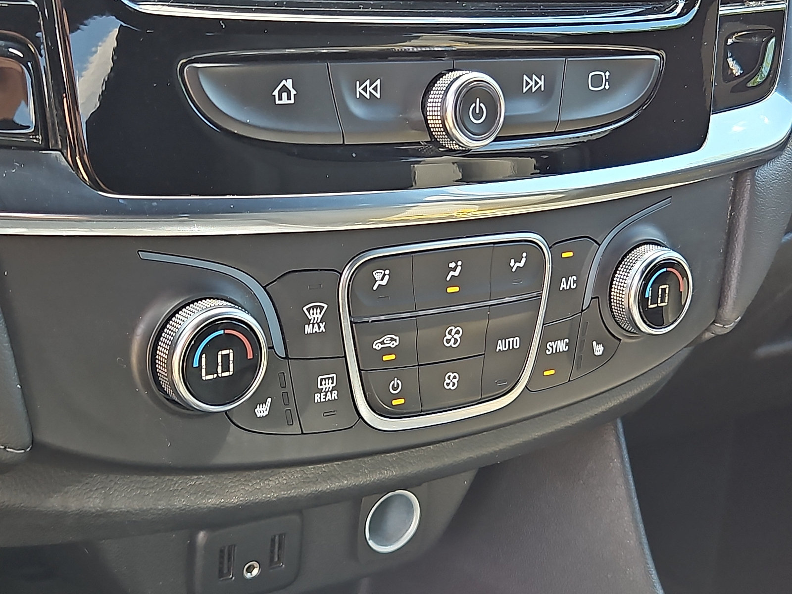 Used 2023 Chevrolet Traverse LT AWD/4WD image 15