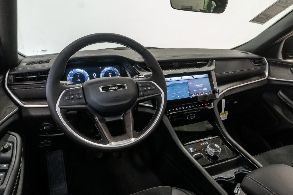 New 2026 Jeep Grand Cherokee Altitude AWD/4WD image 7