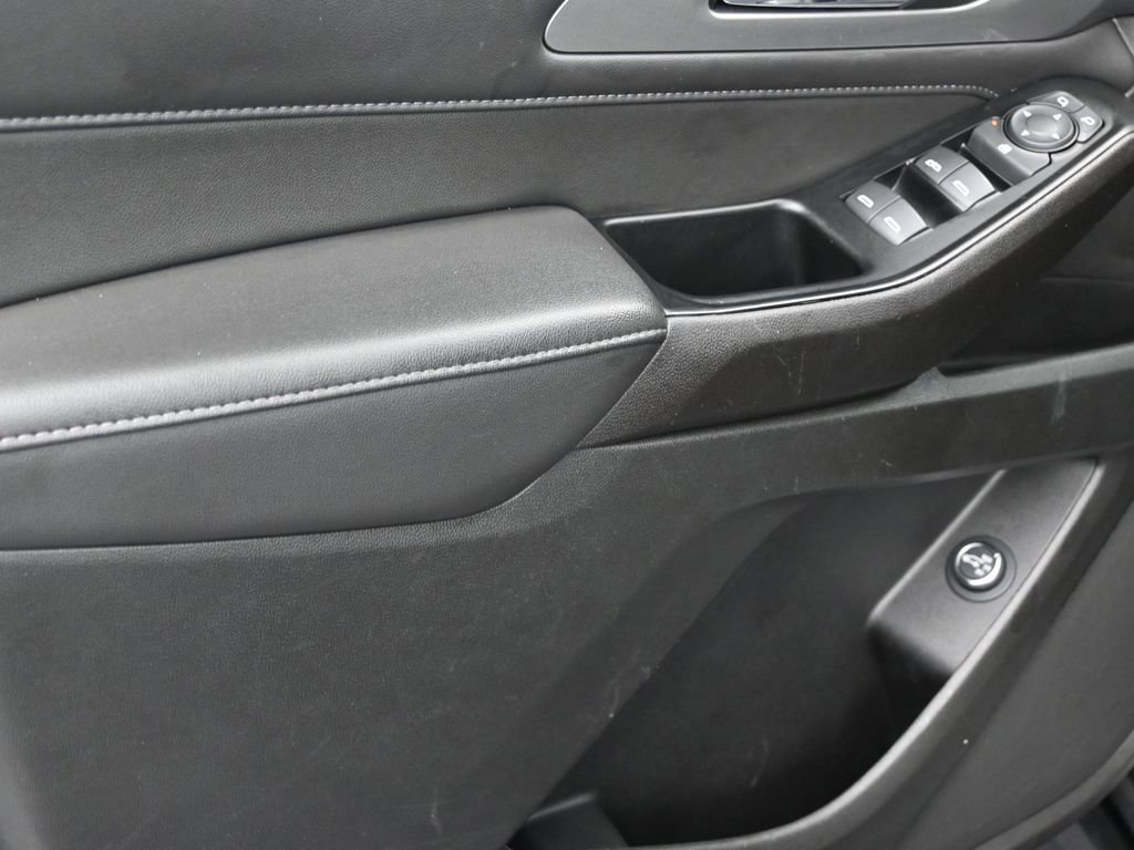 Used 2023 Chevrolet Traverse LT image 10