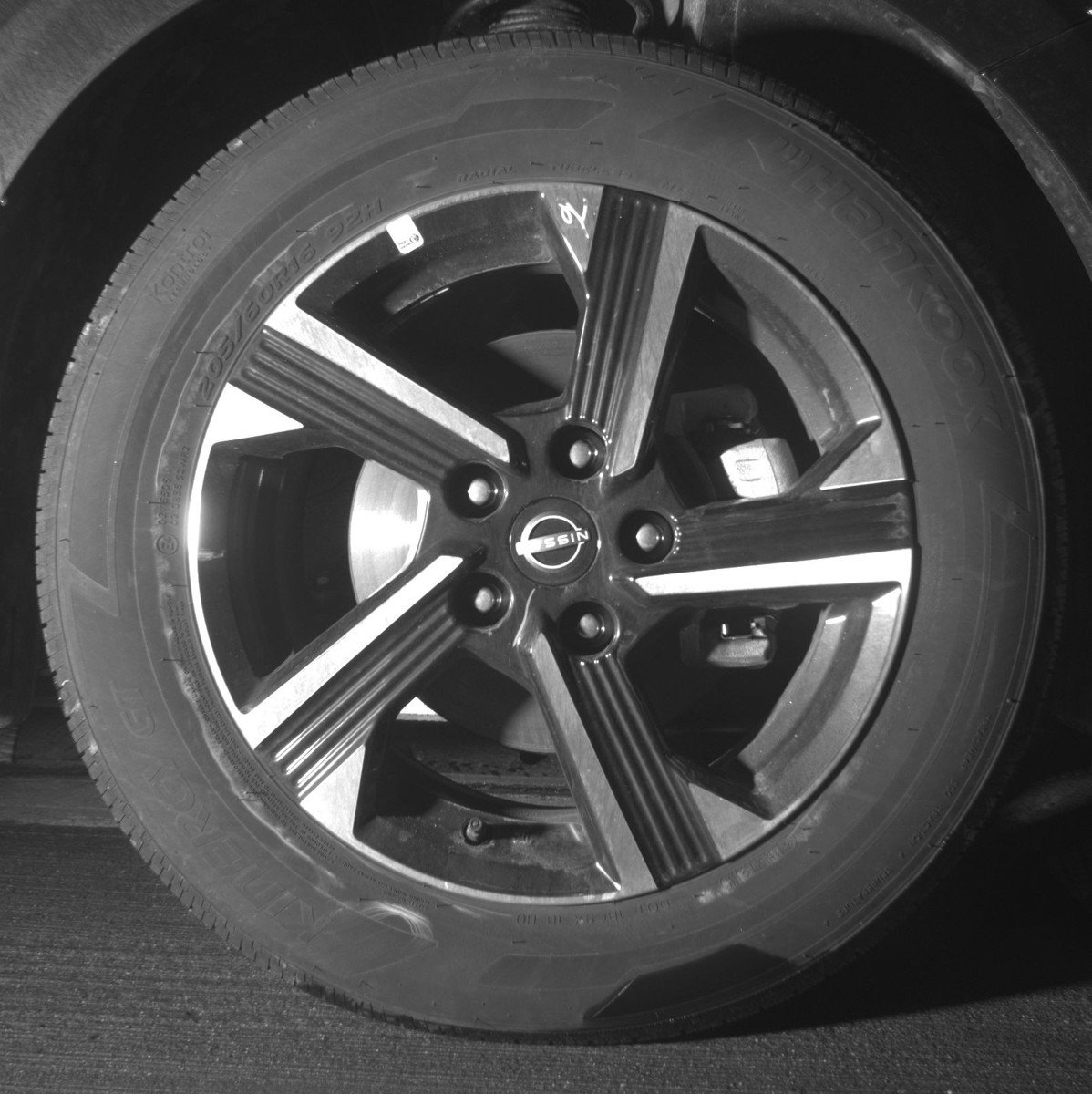 Used 2025 Nissan Sentra SV FWD image 13
