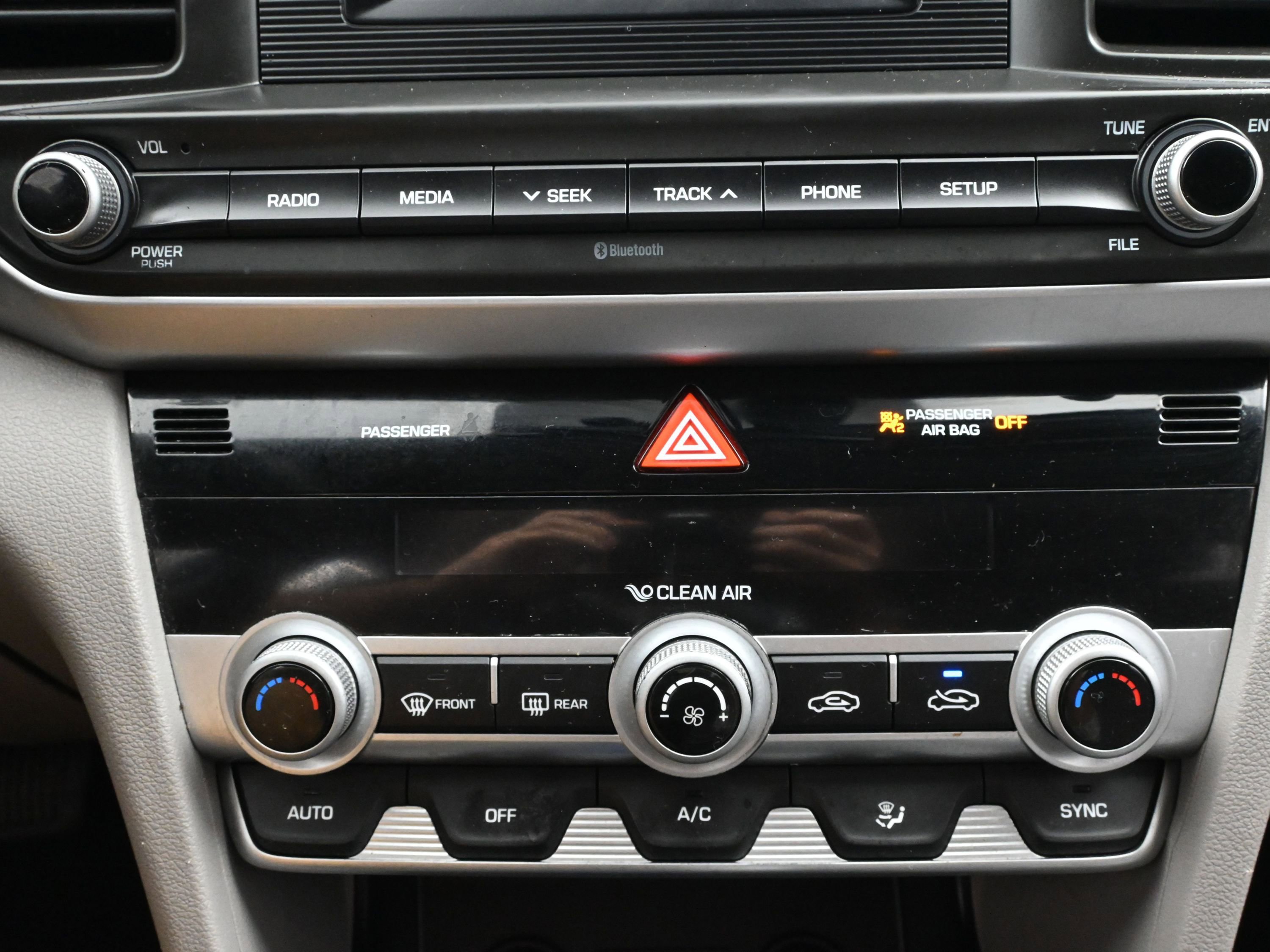 Used 2020 Hyundai Elantra SE image 15