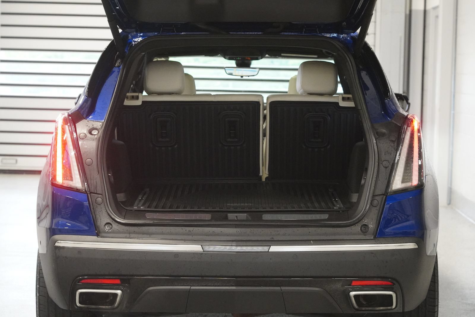 Used 2023 Cadillac XT5 Sportv w/ Technology Package AWD/4WD image 32