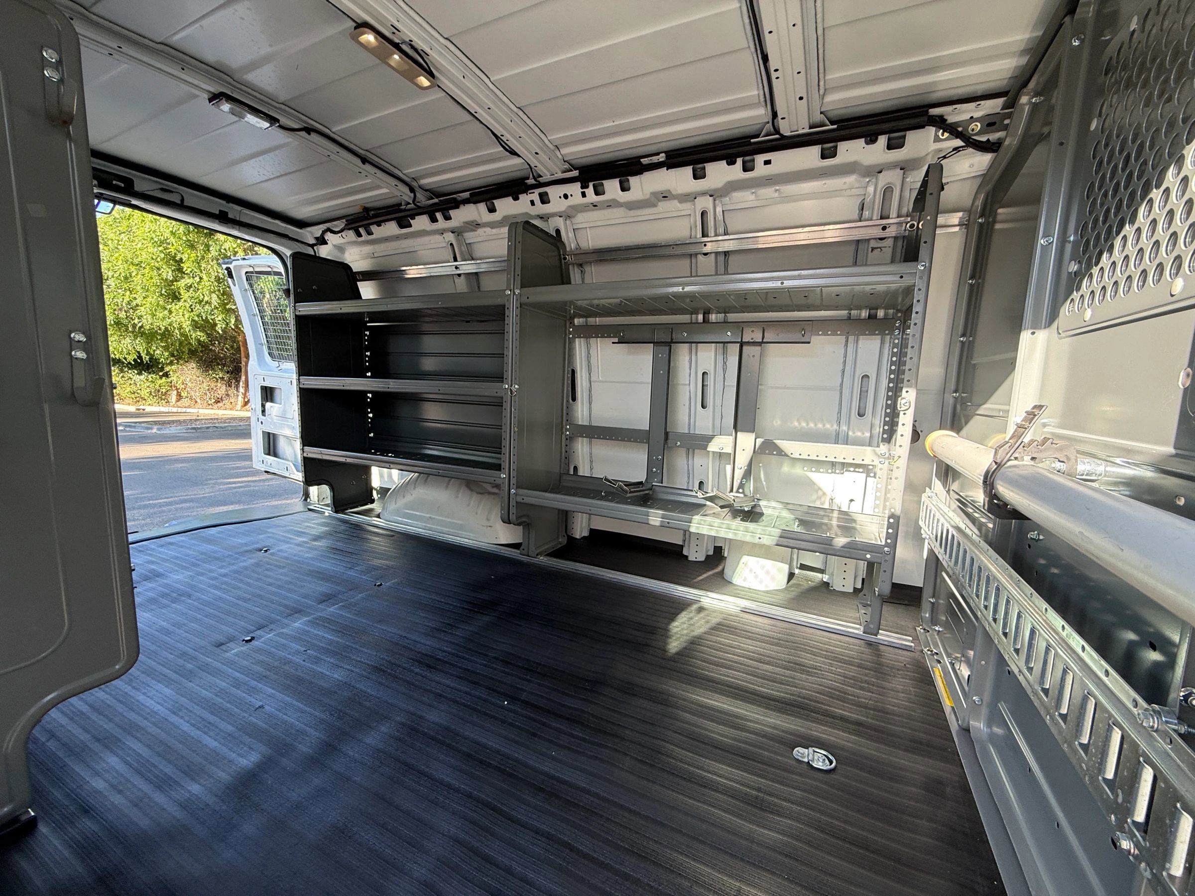 Used 2015 Chevrolet Express 2500 image 14