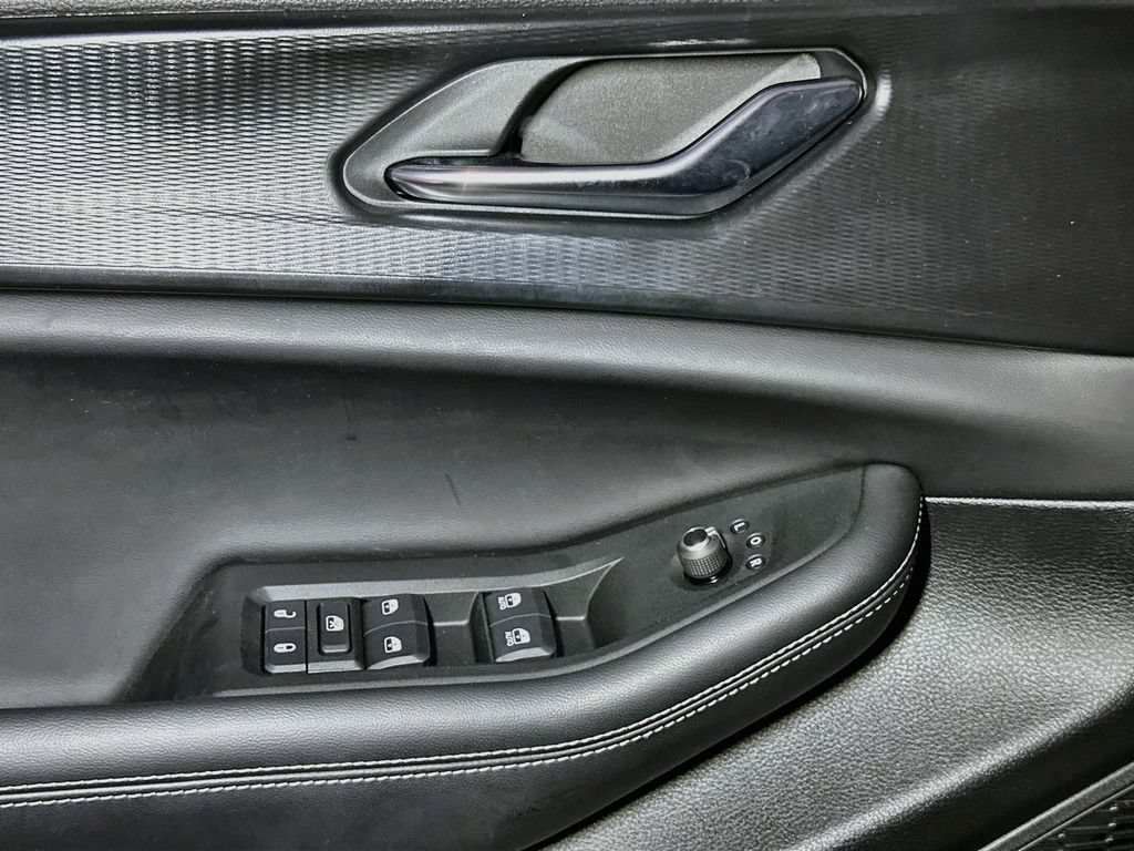 Used 2025 Jeep Grand Cherokee L Altitude AWD/4WD image 17
