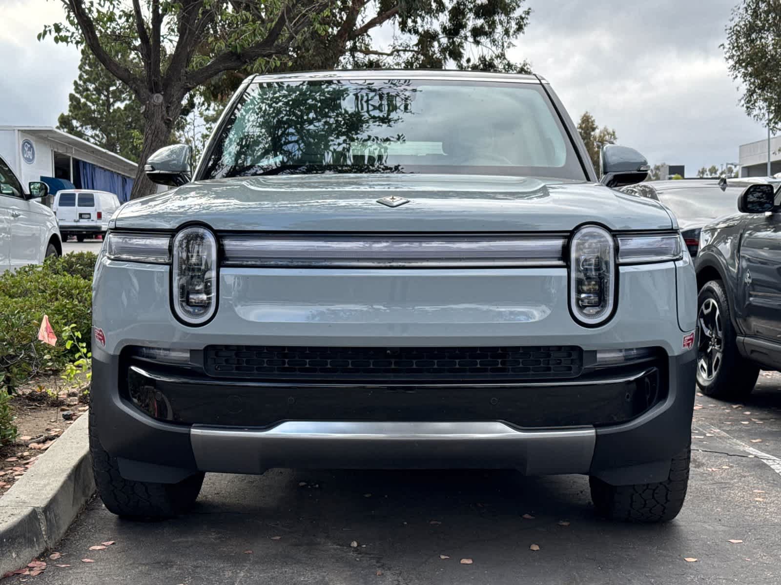 Used 2025 Rivian R1S Adventure AWD/4WD image 2