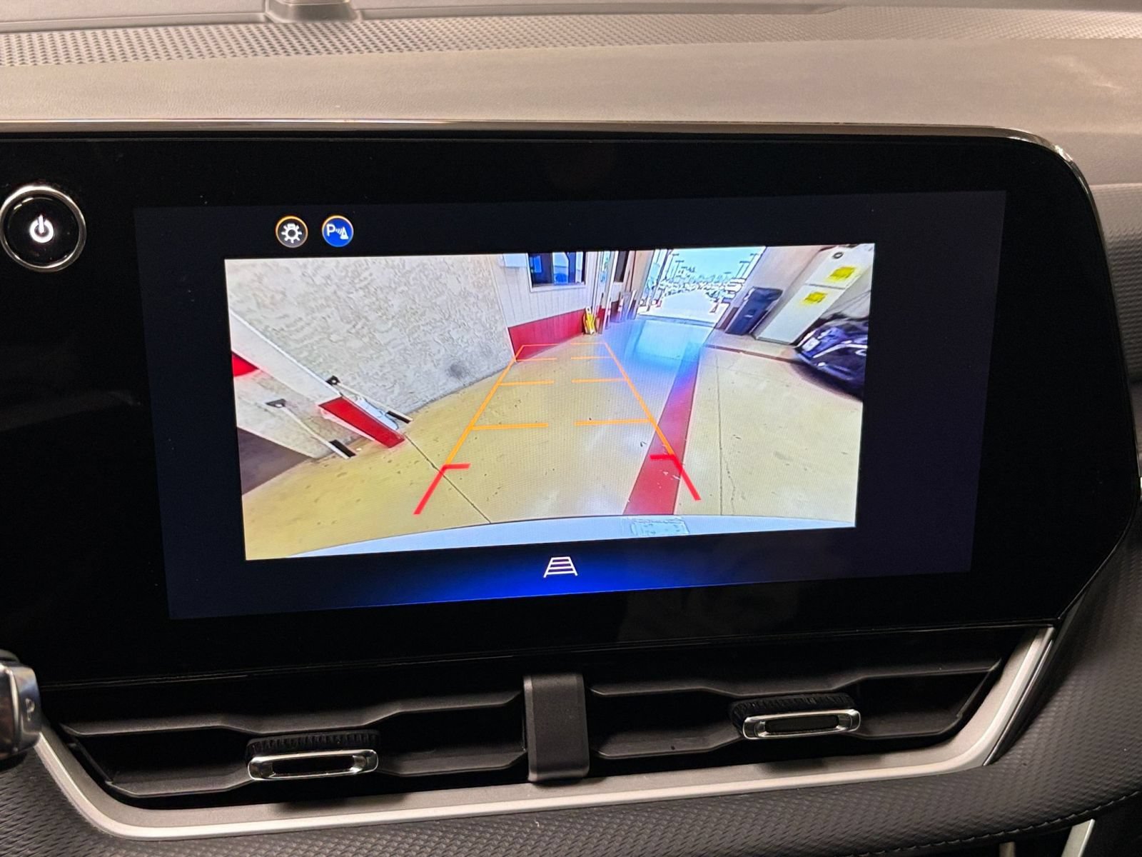 Used 2025 Chevrolet Equinox LT FWD image 23