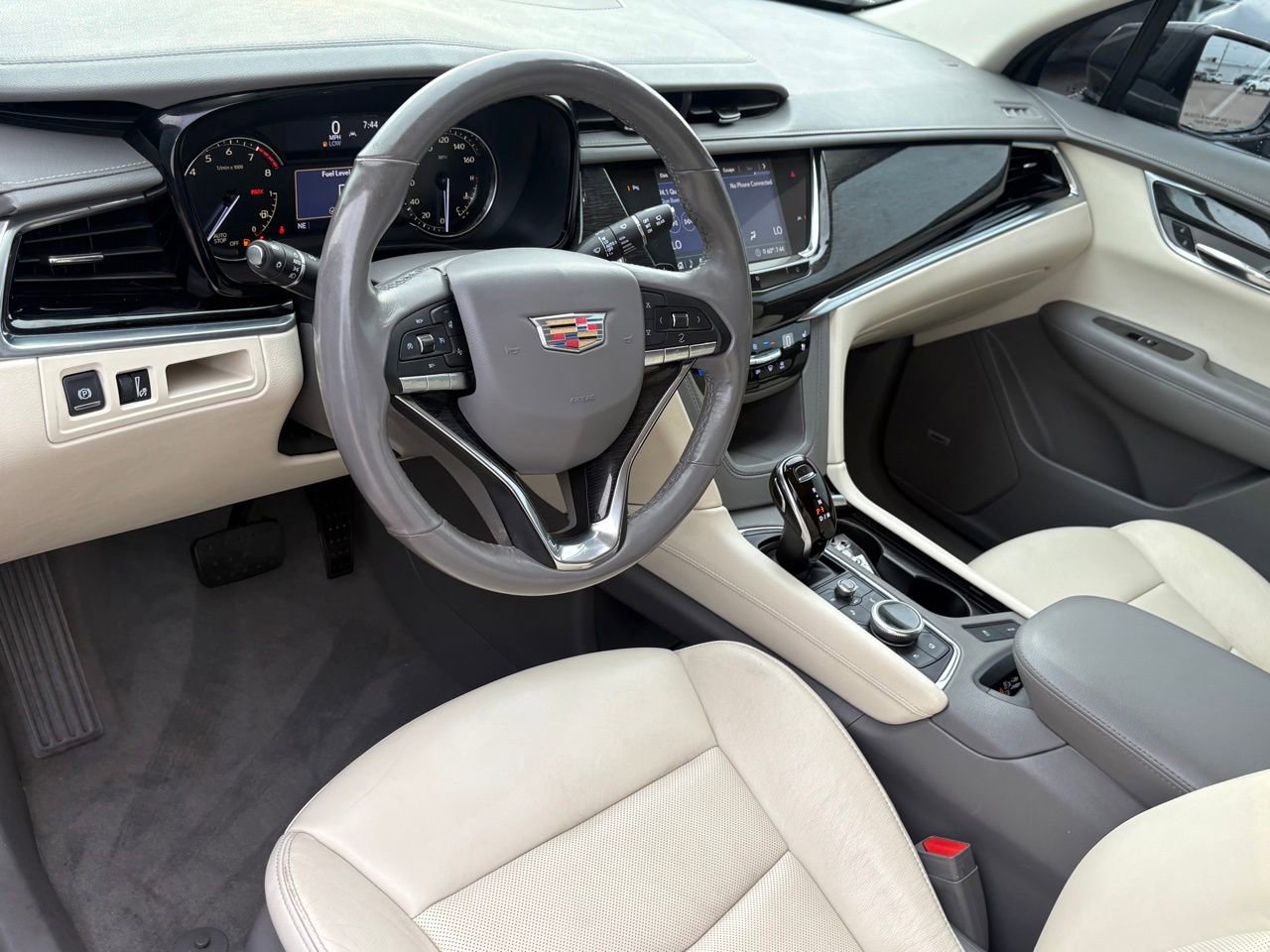 Used 2020 Cadillac XT6 Premium Luxury FWD image 16