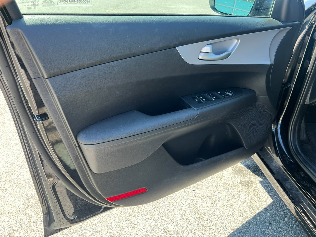 Used 2023 Kia Forte LXS w/ LXS Technology Package image 10