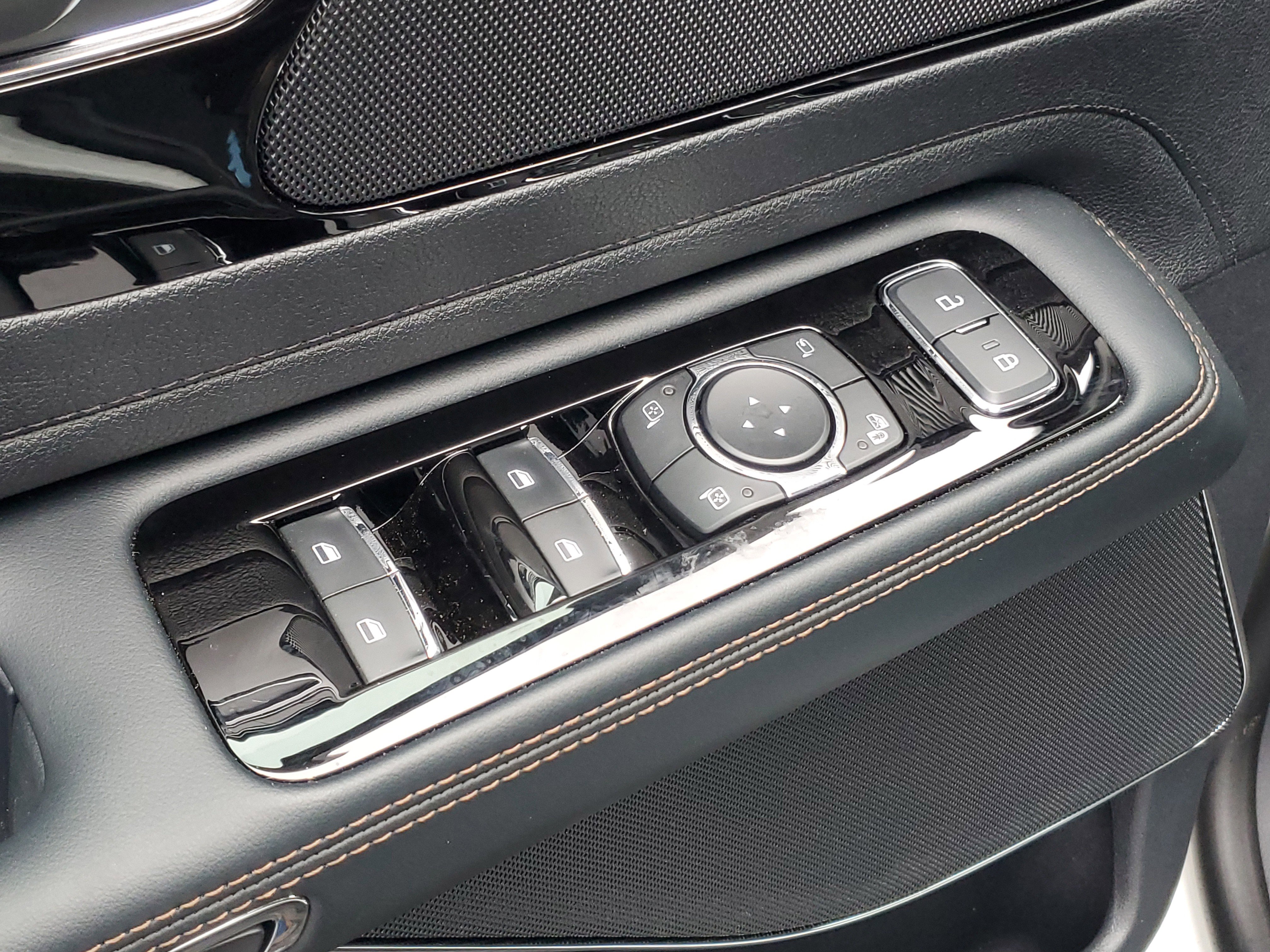 New 2025 Lincoln Aviator AWD w/ Equipment Group 101A image 10