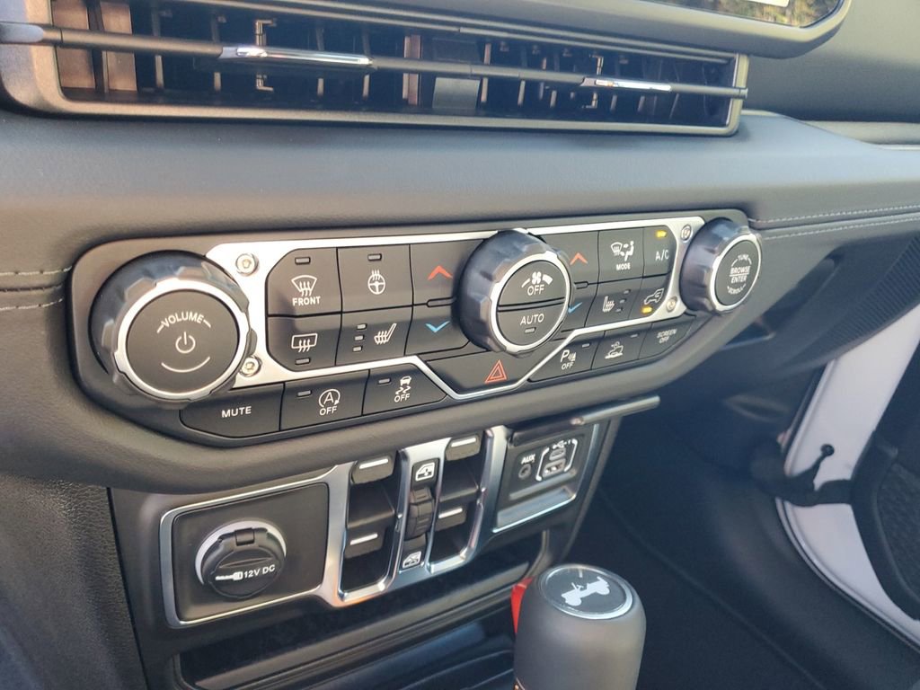 New 2025 Jeep Wrangler Sahara image 27