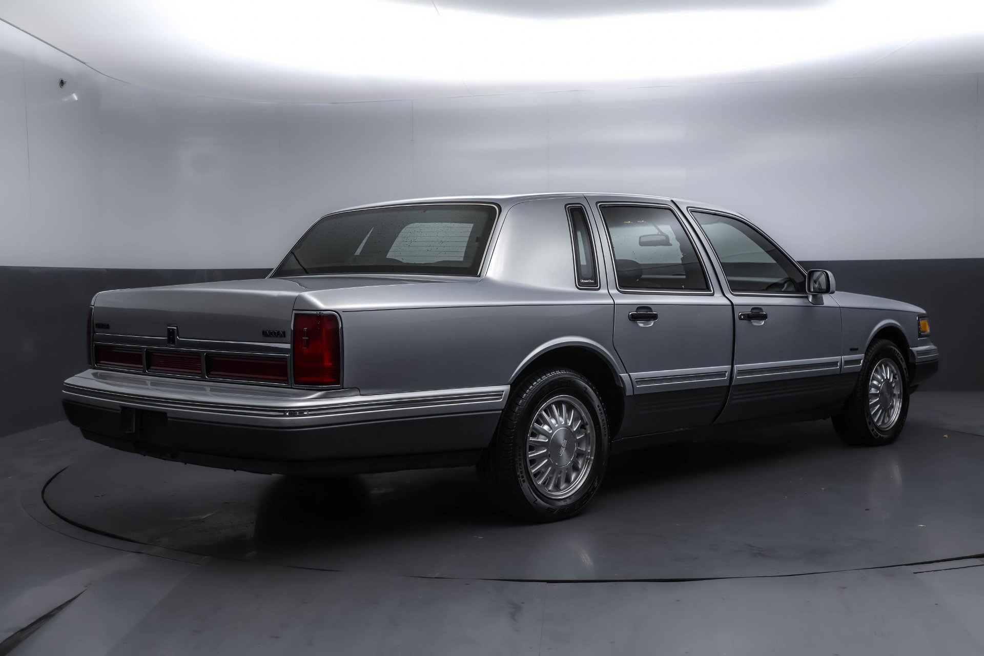 Used 1995 Lincoln Town Car Signature image 22