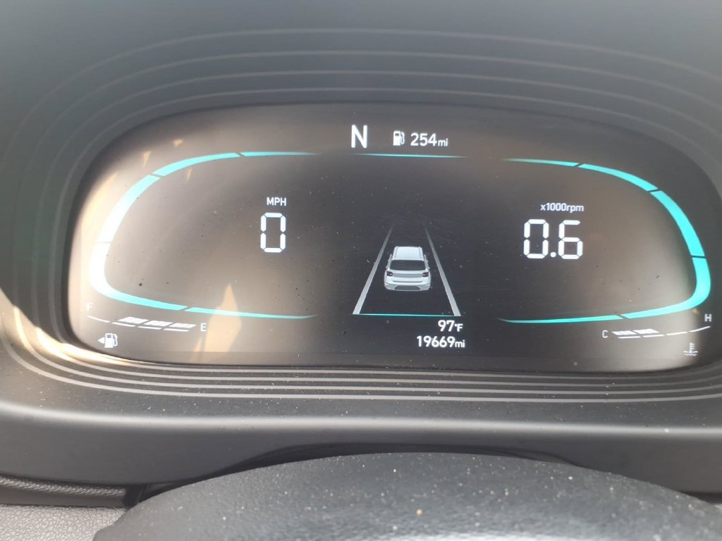 Certified 2025 Hyundai Venue SE FWD image 19